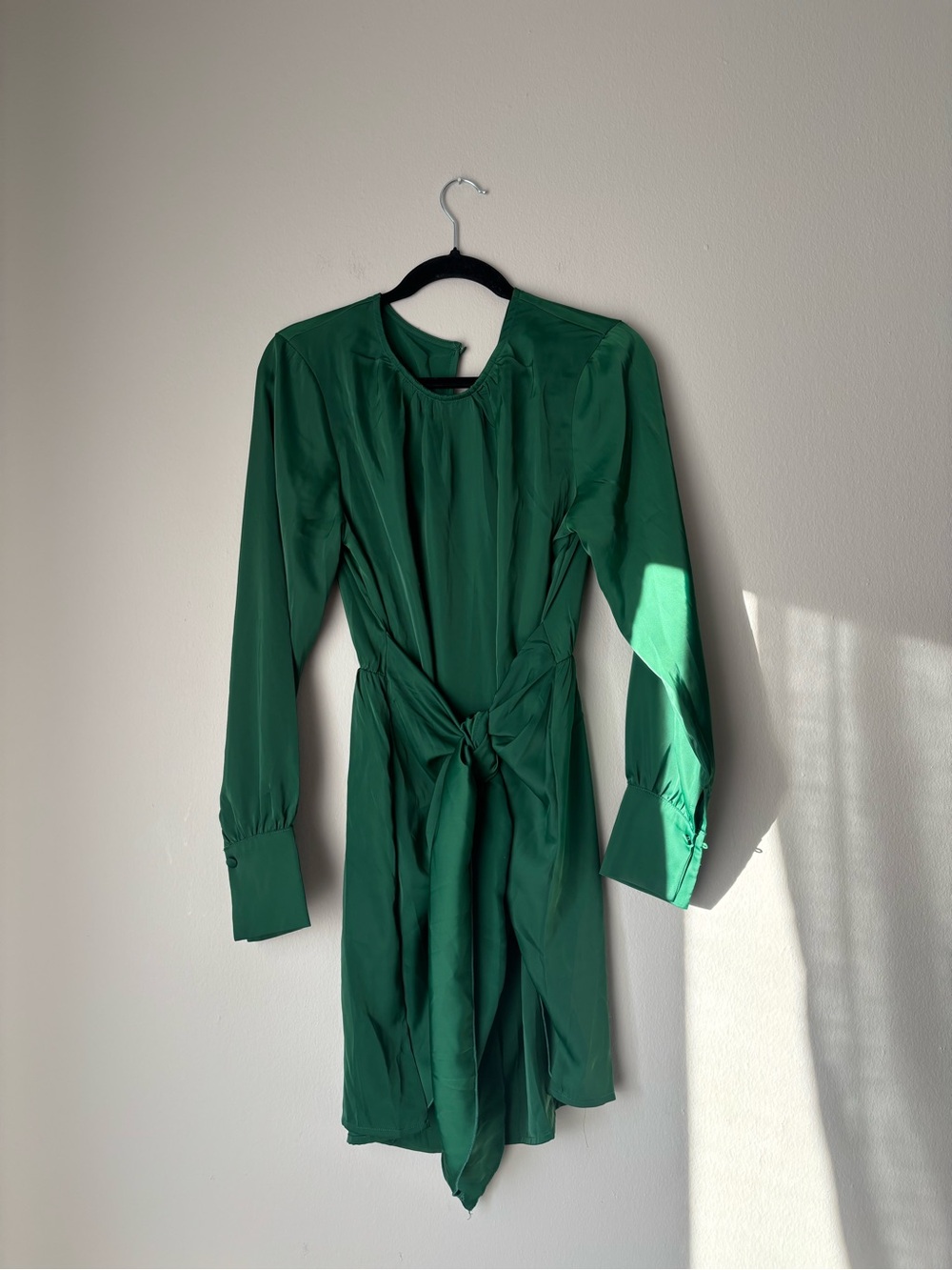 Elegant green Long-Sleeve Tie-Back Dress NWT